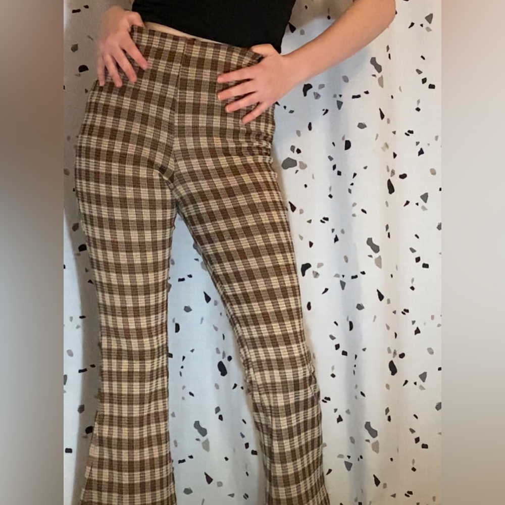 Love on a hanger - plaid flair pants- size 3